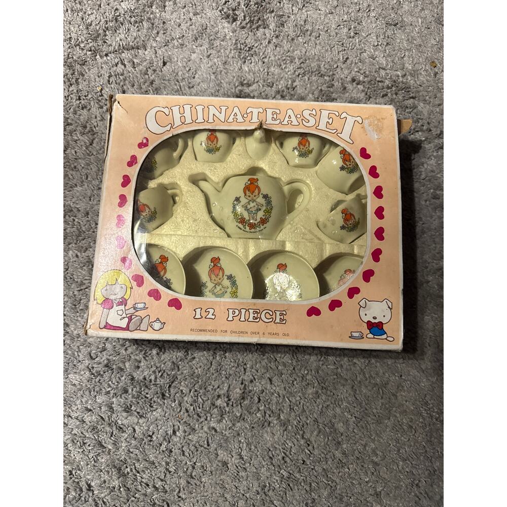 1982 Vintage Flintstones China tea set 12 piece
